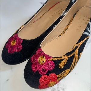 7 hills embroidered Flats size 37